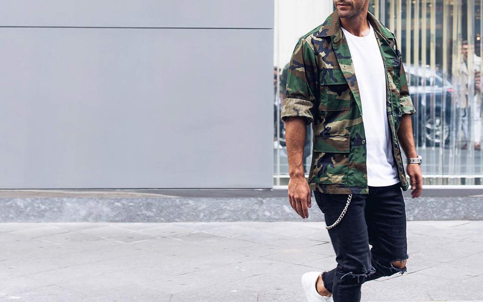men's outfits with camo pants
